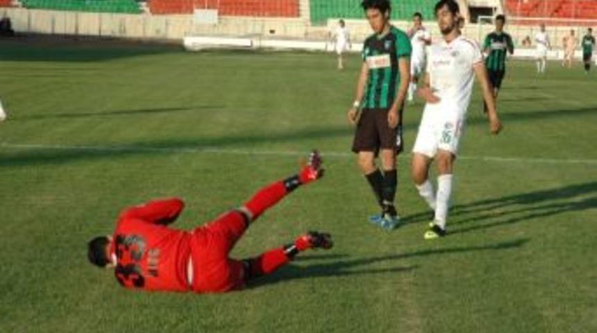 Yedek Kaleci, As Kaleciyi Bı&ccedil;akladı