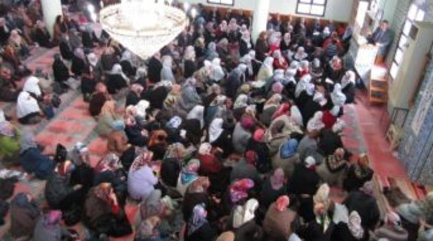 &Ouml;demişli Bayanlar Hamdibey Camisi&rsquo;nde Mevlit Kandili Programı
