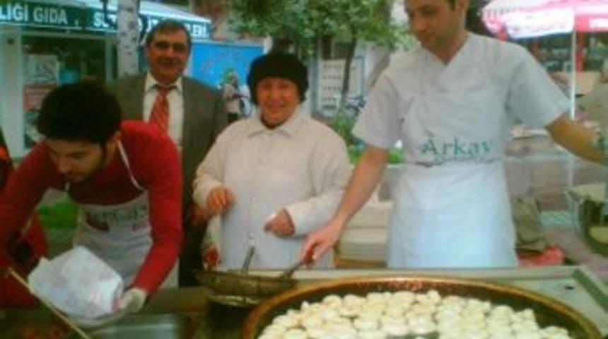 Sel&ccedil;uk Kızılay Şubesi Kandil Lokması D&ouml;kt&uuml;rd&uuml;