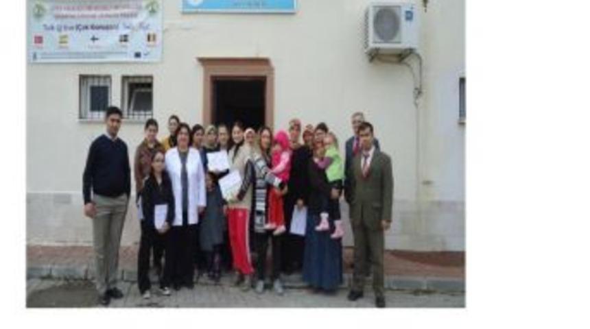 Aile Eğitimi Alan Veliler Sertifikalarını Aldı