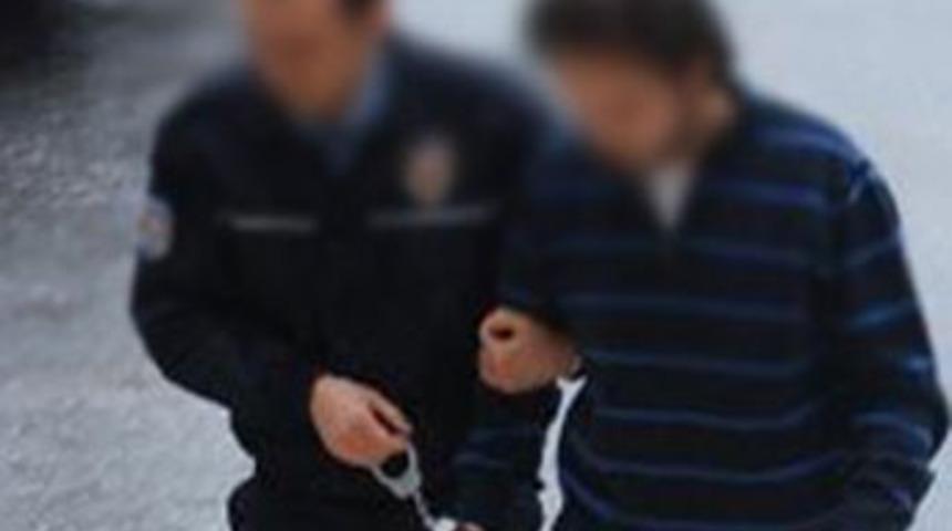 Tacizden g&ouml;zaltına alınınca bileğini kesti
