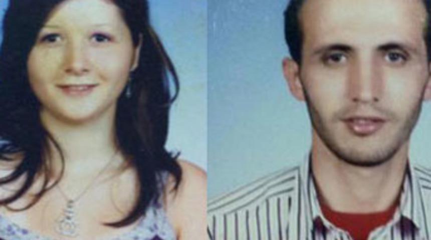 Eşinin sevgilisini kalbinden bı&ccedil;akladı