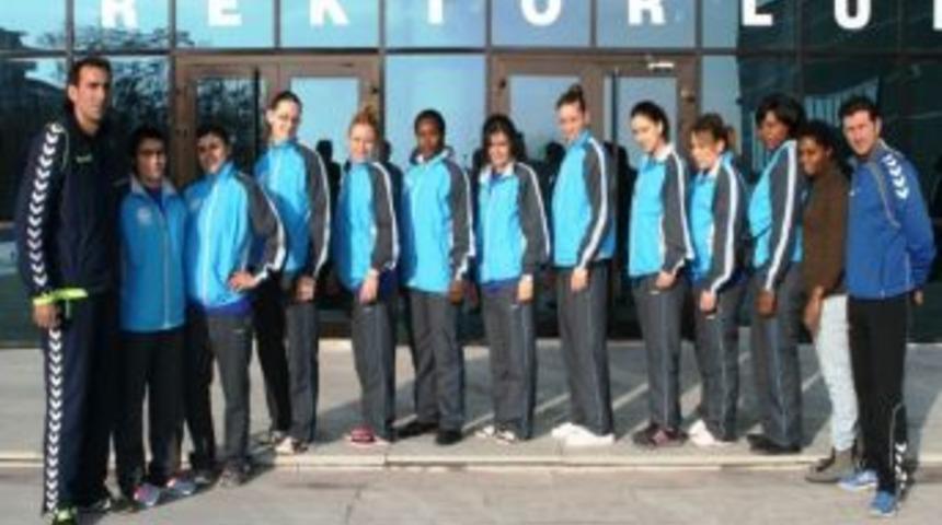 Vanlı Hentbolcular Rekt&ouml;rden Destek İstedi