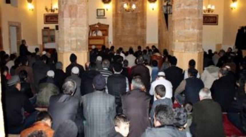 Mevlit Kandilinde Camiler Doldu Taştı