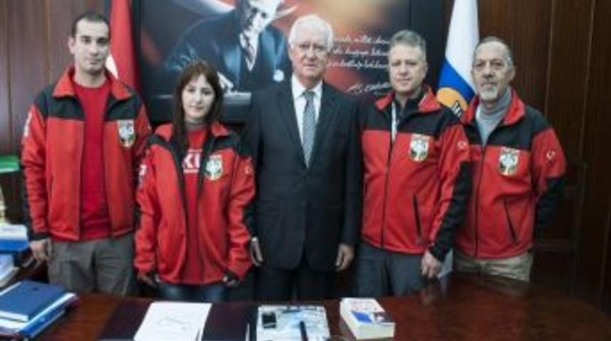 Akut Mersin Ekibi Başkan Yıldırım&rsquo;ı Ziyaret Etti