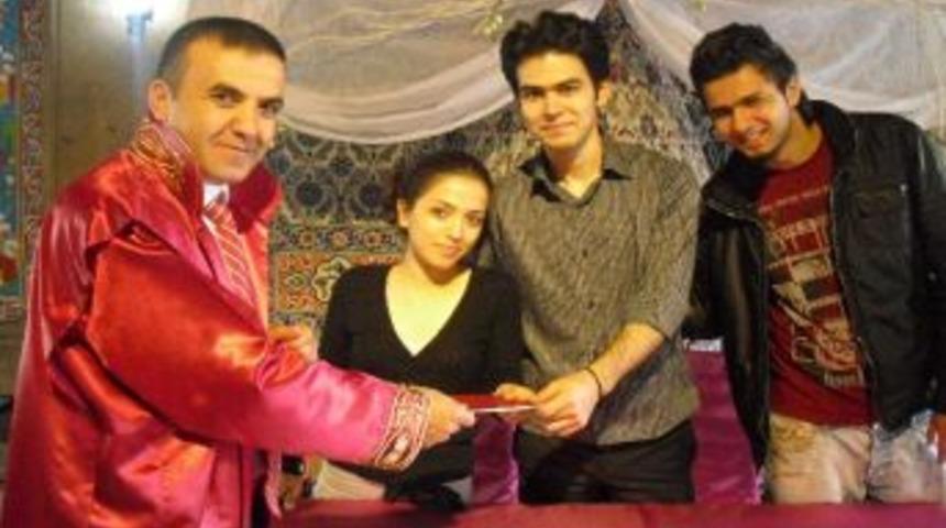 Ge&ccedil;en Yıl 10 &Uuml;lkeden 39 &Ccedil;ift Nevşehir'de Evlendi