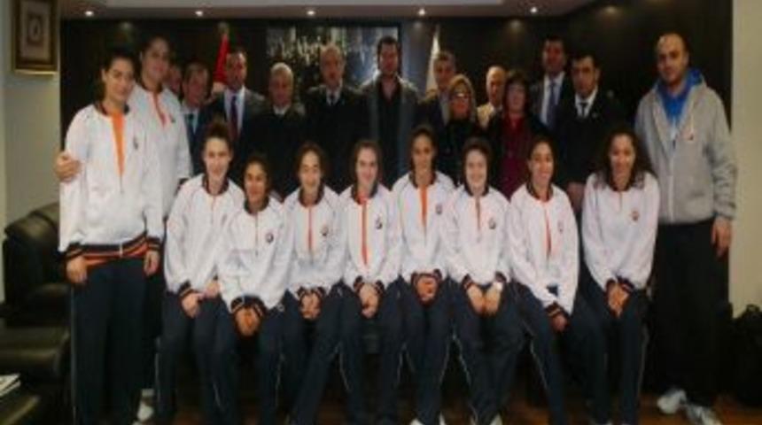 Mersin Smmmo&rsquo;dan Me&uuml; Basketbol Takımına Destek