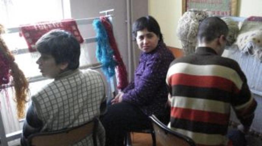 &Ouml;demişli Engelliler Hem &Ouml;ğreniyor, Hem De Kazandırıyor