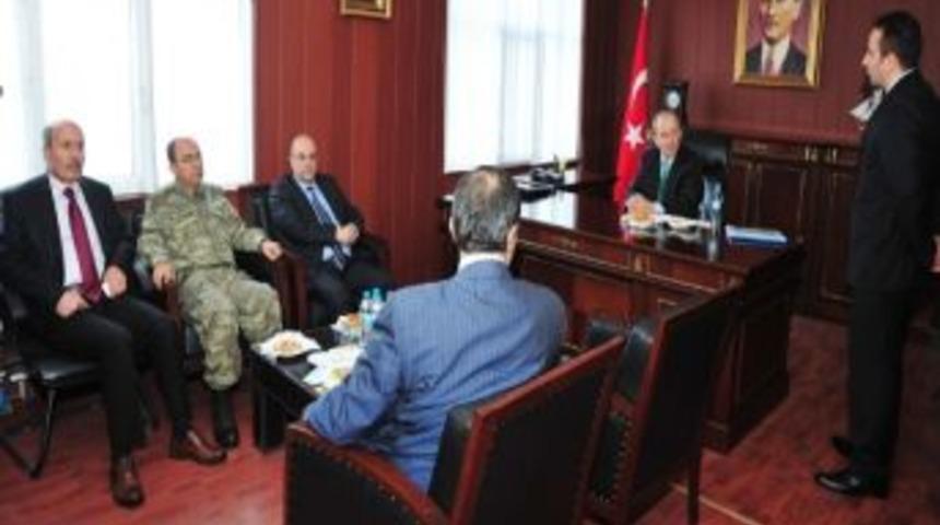 Erzurum Valisi Sebahattin &Ouml;zt&uuml;rk, Hınıs Ve Kara&ccedil;oban İl&ccedil;elerini Ziyaret Etti