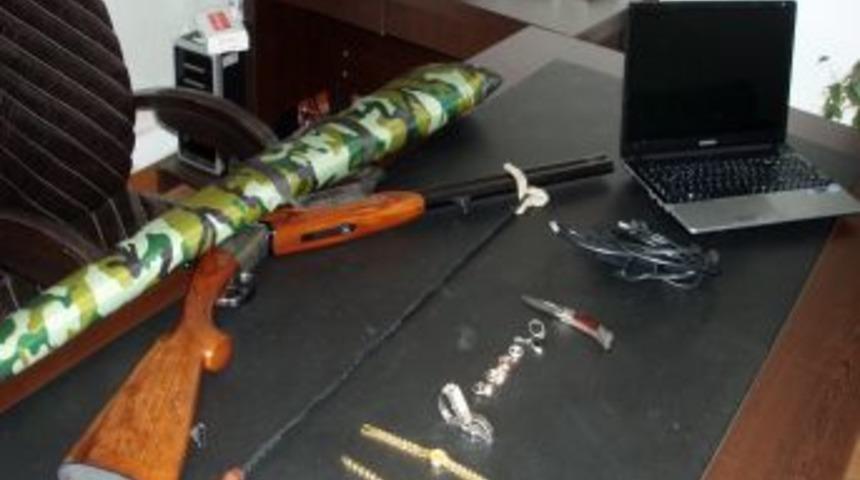 &Ccedil;aldıkları Ziynet Eşyalarını Satarken Yakalandılar