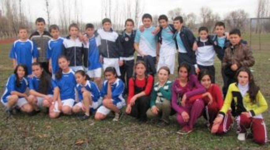 Kros M&uuml;sabakalarına Hisarcık Cumhuriyet Ortaokulu Damgasını Vurdu