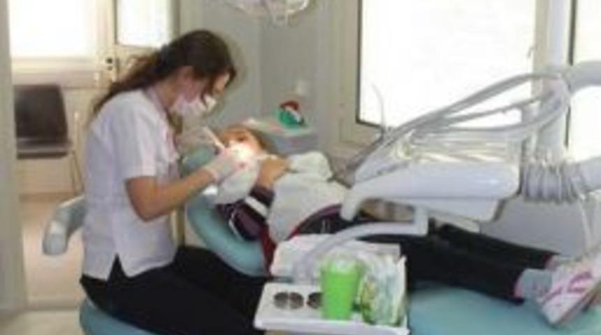 İzmirli &Ccedil;ocuklar Diş Sırası Beklemeyecek