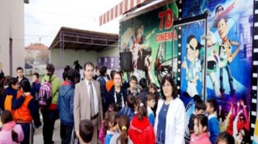 Sarıg&ouml;l&rsquo;de &Ouml;ğrenciler 7d Sinema İle Tanıştı