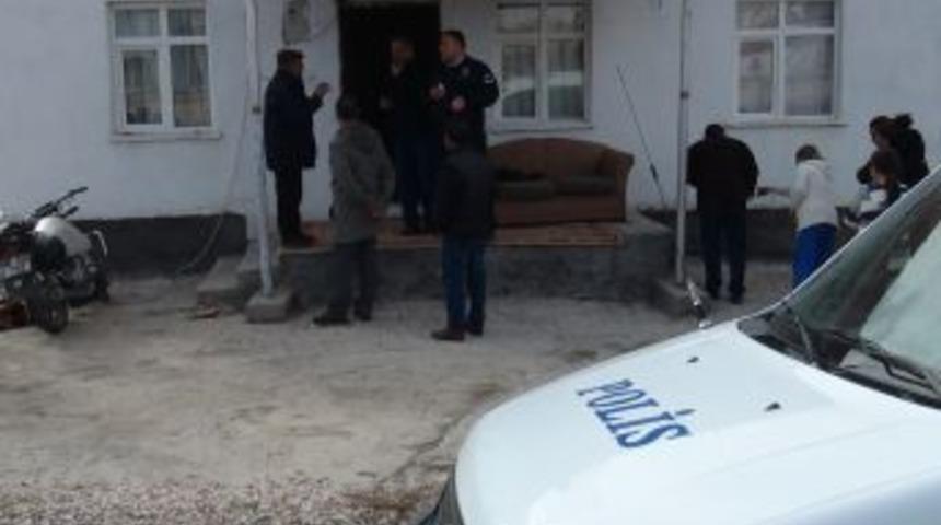 Aksaray'da Adres Sorma Bahanesi Ile Eve Girip Yaşlı Kadını Darp Ettiler