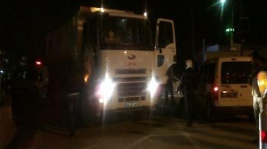 Kamyonun Altında Kalan Kadın Hayatını Kaybetti