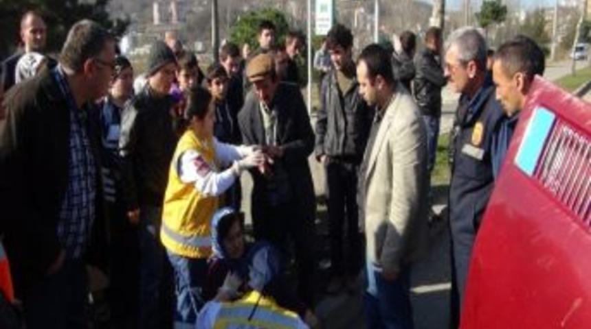 Tedaviye Giderken Kaza Yaptılar: 1 Yaralı