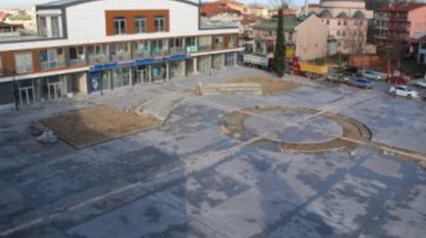 Arifiye Meydan &Ccedil;alışması S&uuml;r&uuml;yor