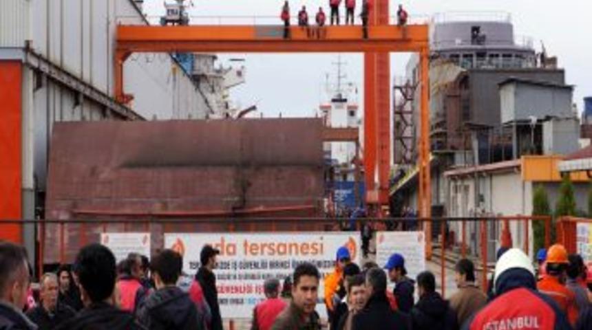 Tersane Iş&ccedil;ileri Iki Vinci Işgal Etti