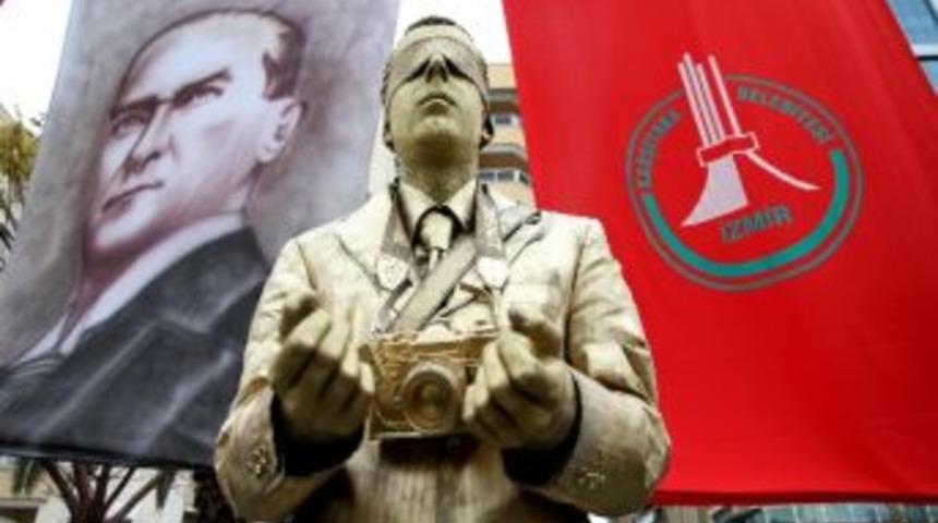 Uğur Mumcu Karşıyaka&rsquo;da Meşaleyle Anıldı