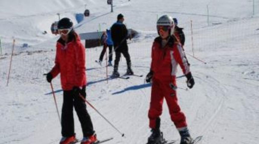 Erciyes A.ş. Kayak Kursu D&uuml;zenliyor