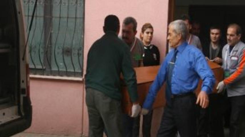 Suriye'de &Ouml;ld&uuml;r&uuml;len Fransız Gazetecinin Cenazesi Alındı