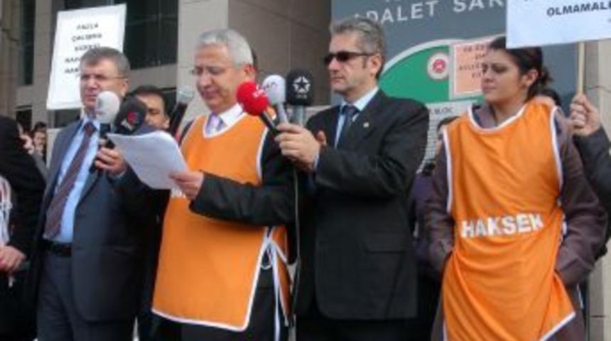 Adliye &Ccedil;alışanlarından Zincirli Eylem