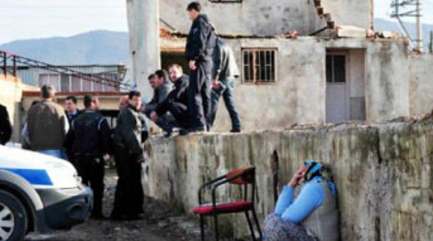 Ardiye binasında kendini astı