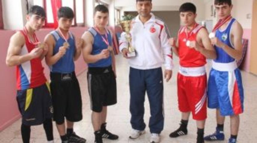 Ringlerde Paland&ouml;ken Belediyesi R&uuml;zg&acirc;rı Esti