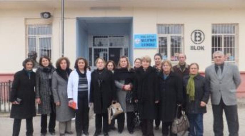 &Ouml;ğrencilere Karne Hediyesi Dağıtıldı