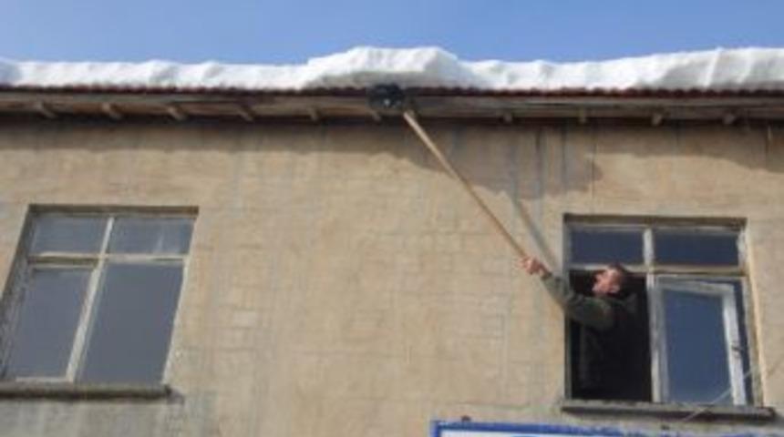 Eriyen Buz K&uuml;tleleri Vatandaşı Tedirgin Ediyor