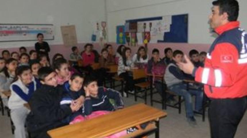 Eğitim seminerleri k&ouml;y yollarında