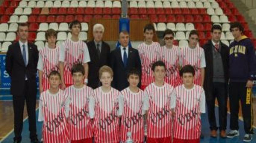 Uşak &Ouml;zel &Uuml;ftade Koleji Basketbolda Il Şampiyonu Oldu