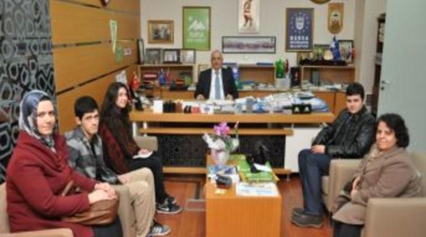 &ldquo;gen&ccedil;lere Sosyal Medya Kullanımı İ&ccedil;in Eğitim Verilmeli&rdquo;