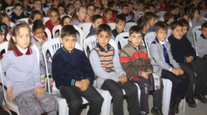 Dev &Ouml;ğrencilere Hediye Dağıtıldı