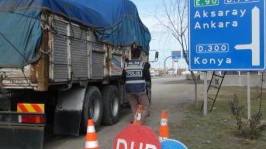 Mobilya I&ccedil;inde Esrar Sevkiyatı Polise Takıldı