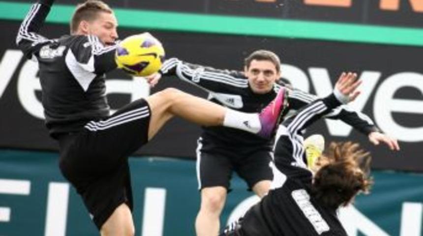 Beşiktaş'ta Derbi Hazırlıkları S&uuml;r&uuml;yor