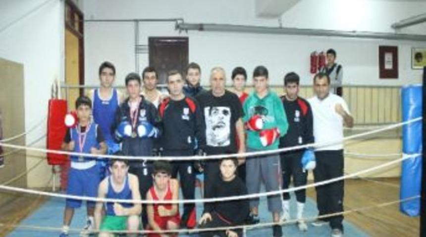 Yalovalı Demir Yumruklar İddialı