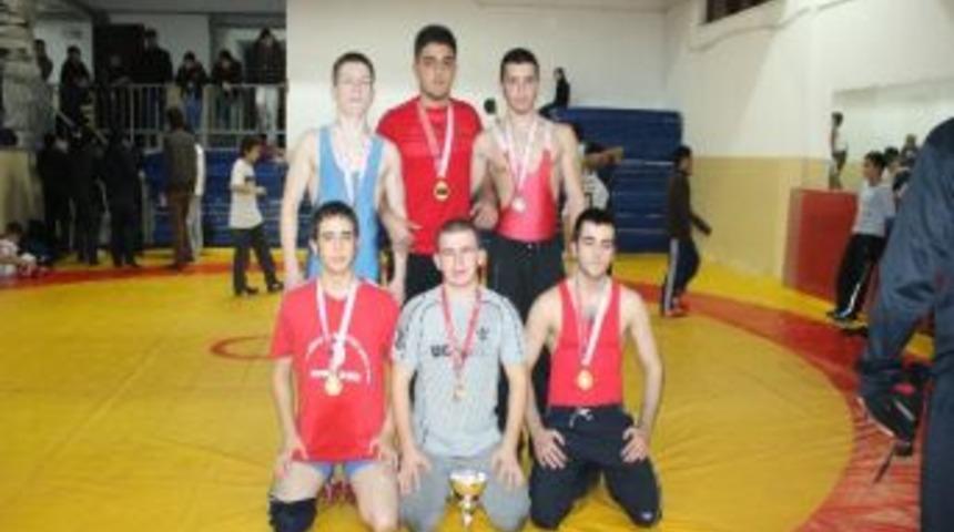 Mınderde Madalyalar Dağıtıldı