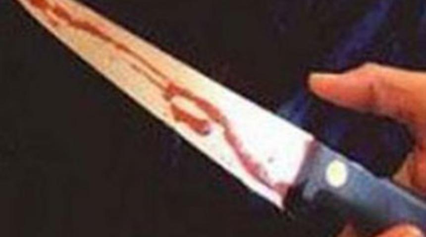 Kız &ouml;ğrenci, okulu bırakmasını isteyen babasını bı&ccedil;akladı