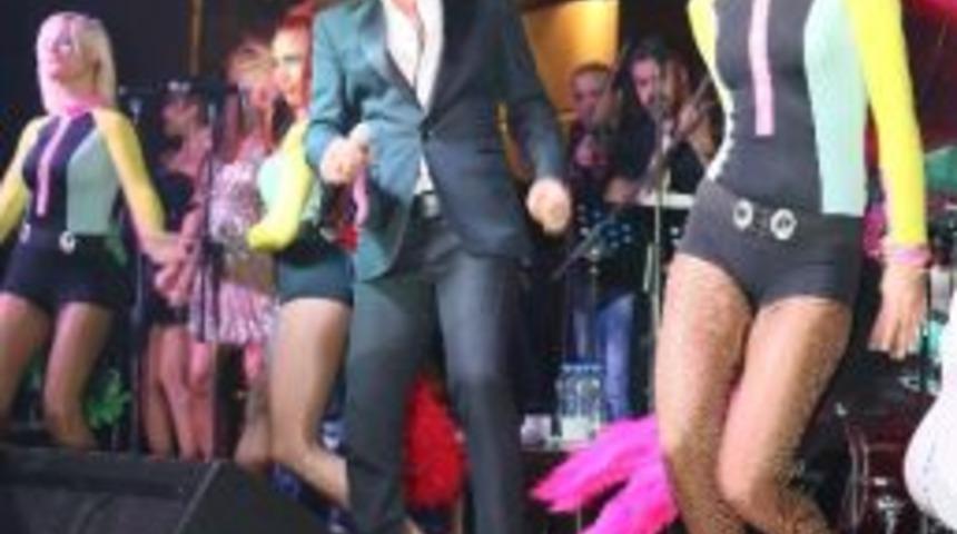 Hadise Uludağ&rsquo;da &Uuml;niversitelileri Coşturdu