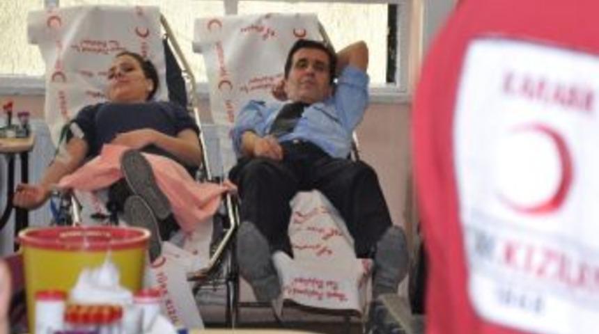 Belediye &Ccedil;alışanlarından Kan Bağışı