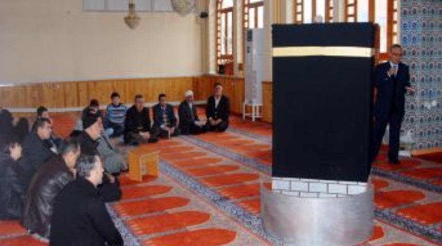 Elbistanlı Umre Yolcularına Seminer