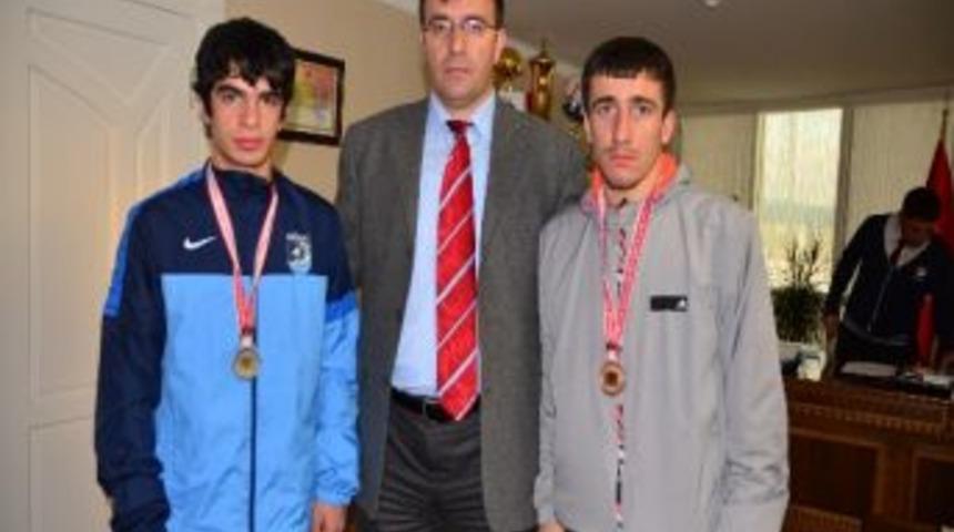 &Ccedil;intimar Başarılı Atletleri Kutladı