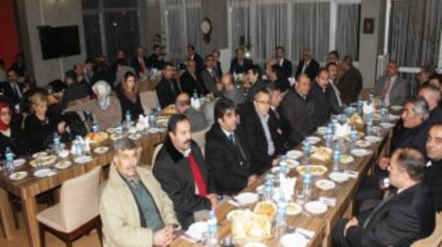 Belediye Memurları Başkan Bulutlar Onuruna Yemek Verdi