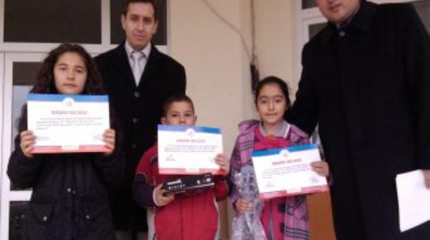 Hoşg&ouml;r&uuml; &Ouml;ğrencileri Ses Yarışmasında H&uuml;nerlerini Sergiledi