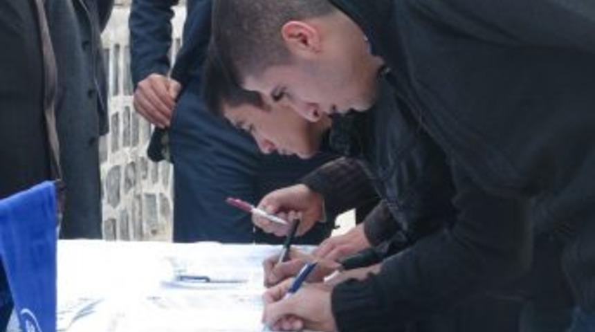 Cizrelilerden, &Ouml;zg&uuml;rl&uuml;k İ&ccedil;in 10 Milyon İmza Kampanyası'na Yoğun Ilgi