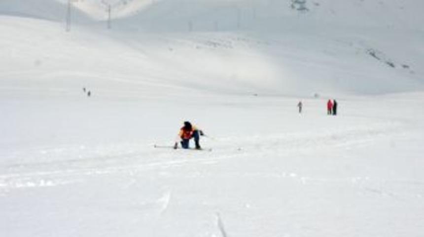 Y&uuml;ksekova&rsquo;da Kayaklı Koşu Yarışması