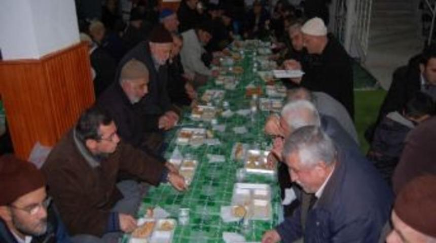 K&uuml;tahya'da 400 Kişiye Yemek