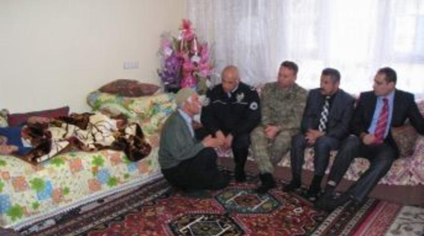 Kaymakam Karabektaş'tan Kaza Ge&ccedil;iren Polise Ziyaret