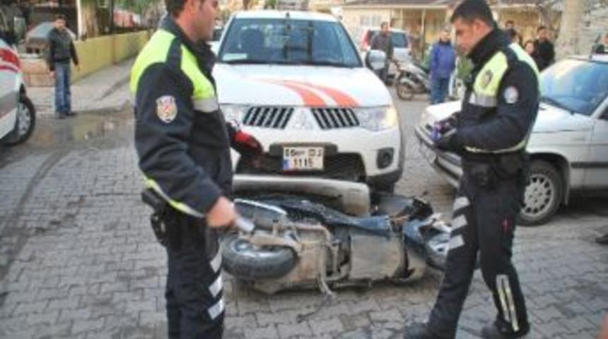 Pikapın Altında Kalan Motosikletten Sağ Kurtuldu